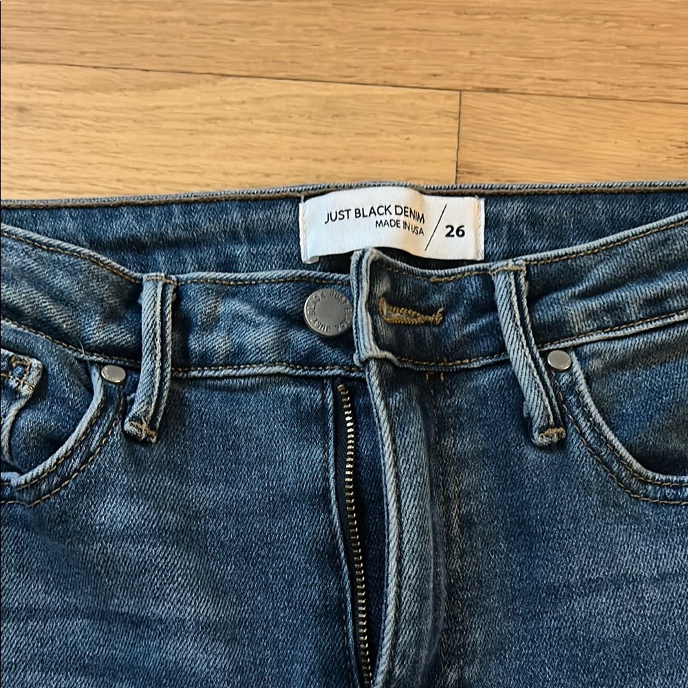Just Black Denim size 26 Staight leg cropped jeans